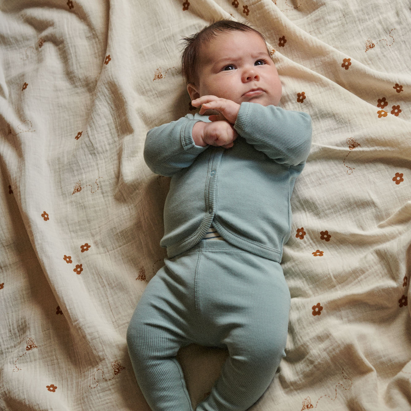 MUSLIN WRAP | Bumble Bee Print Muslin-Web-hover